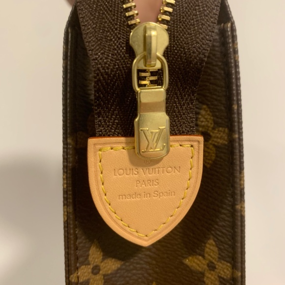 Louis Vuitton Toiletry Pouch 26 - Picture 5 of 8